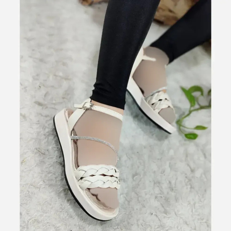 صندل طبی زنانه مدل دو گیس چرم صنعتی رنگ مشکی و کرمی