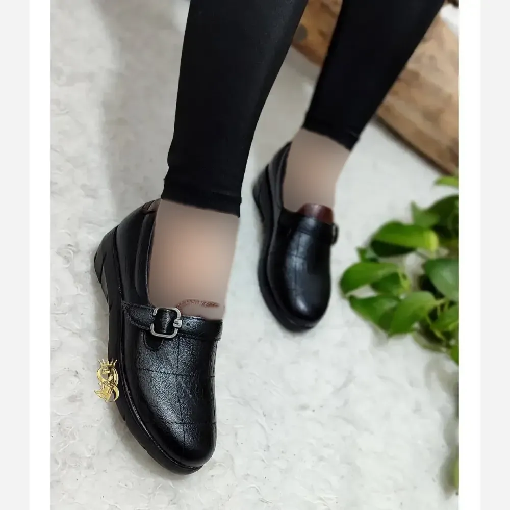 کفش طبی زنانه چرم مشکی مدل دکتر سگک دار زیره PU
