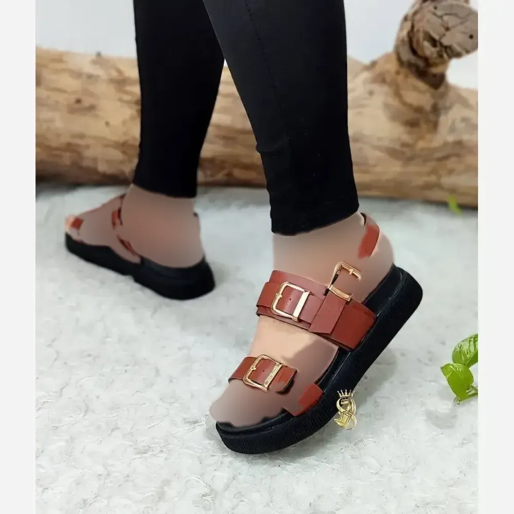 صندل طبی زنانه مدل سه سگک چرم صنعتی زیره PU رنگ عسلی و کرم