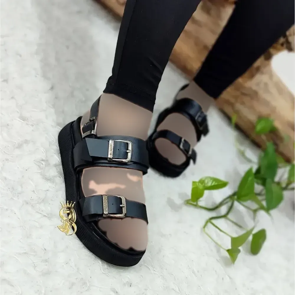 صندل طبی زنانه مدل سه سگک چرم صنعتی زیره PU رنگ عسلی و کرم