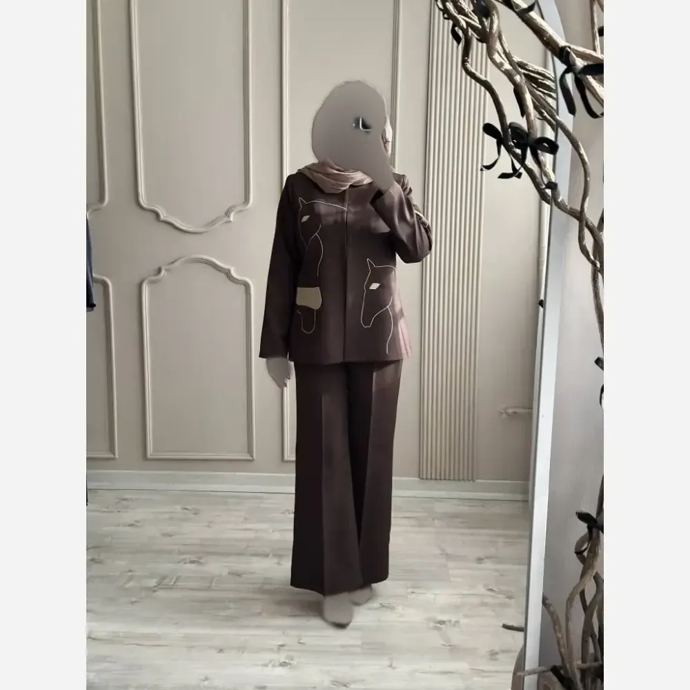 کت شلوار زنانه مدل الینا جنس سوپر مازراتی اعلا گلدوزی شده