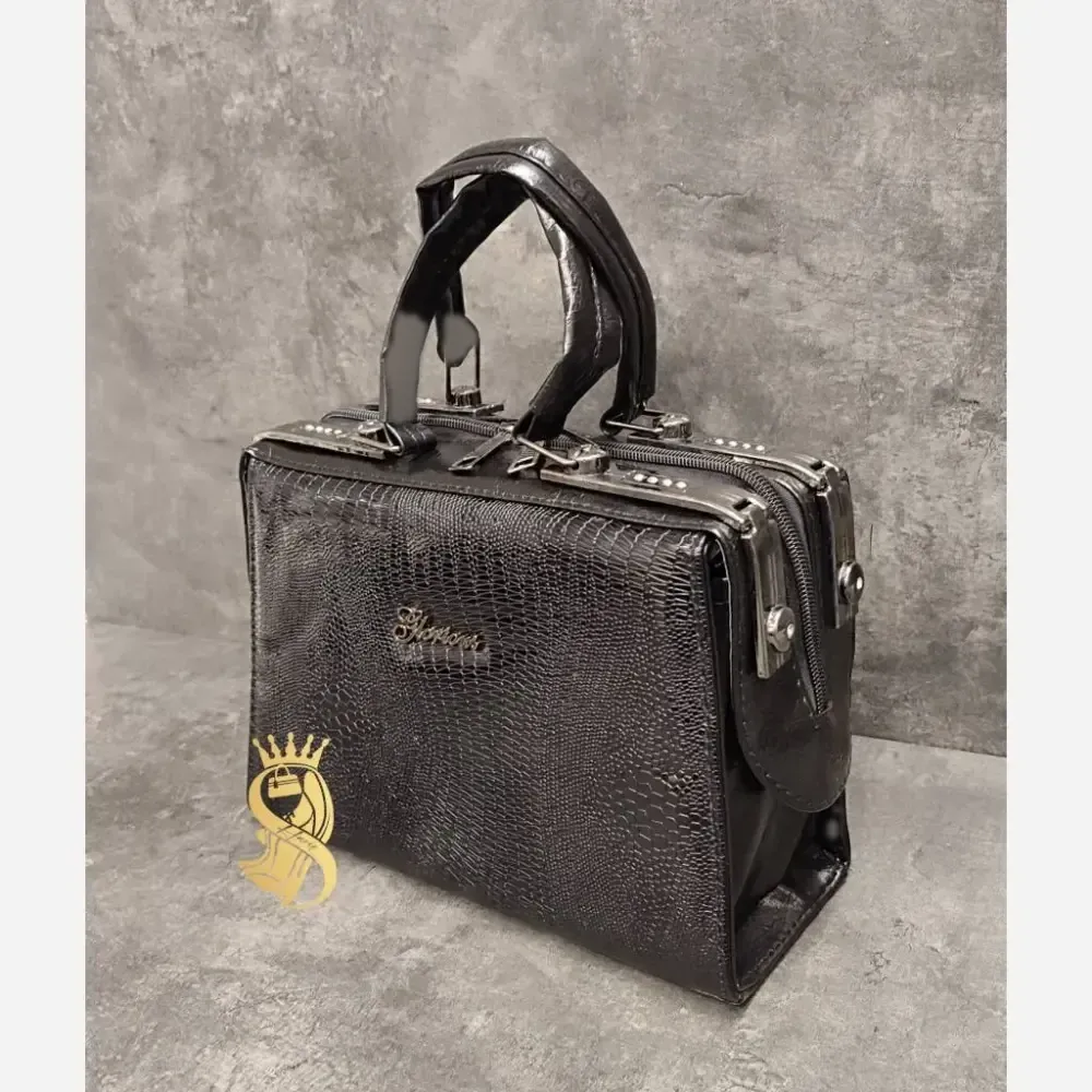 کیف صندوقی ورنی مشکی ابعاد 17×25