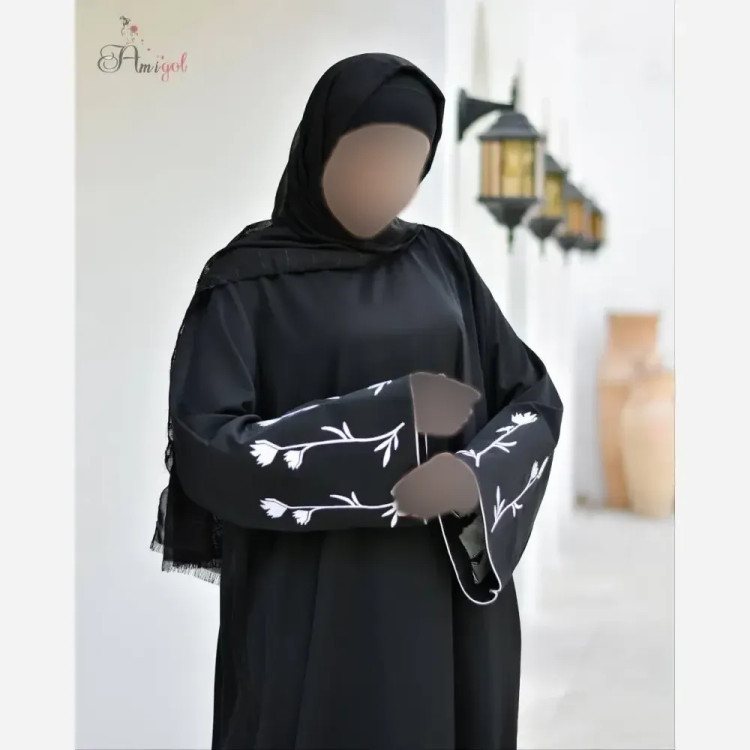 مانتو عبایی گلسا کرپ ندا اماراتی گلدوزی شده فری سایز