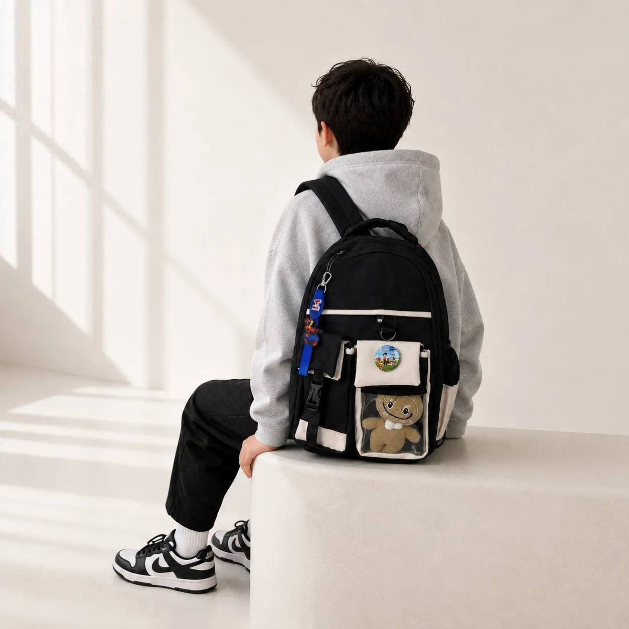 کوله پشتی بچگانه عروسکدار پارچه ای ابعاد 43 در 32 سانتیمتر
