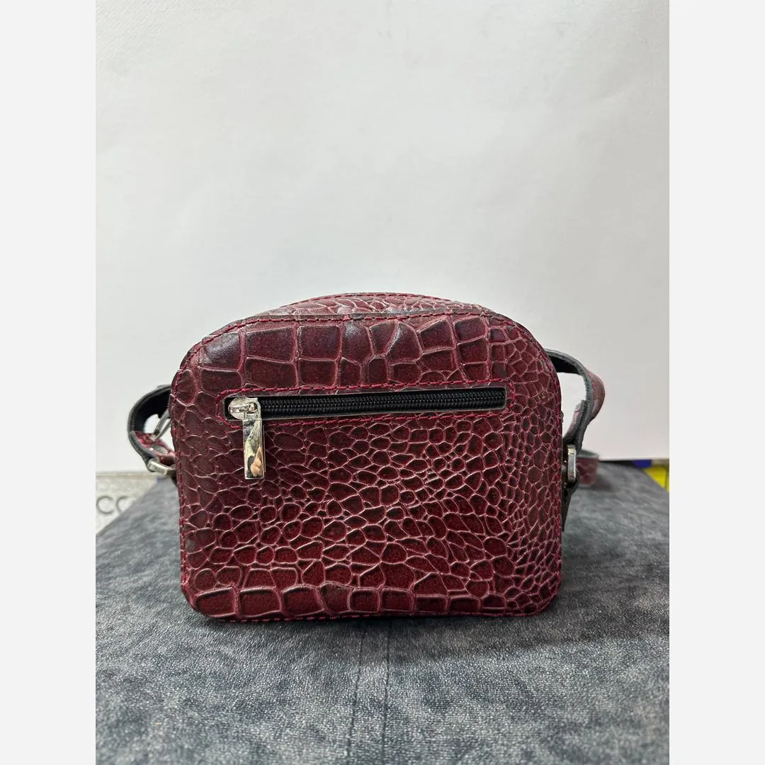 کیف دوشی تمام چرم گاوی دست دوز ابعاد 14 در 17 سانتی متر