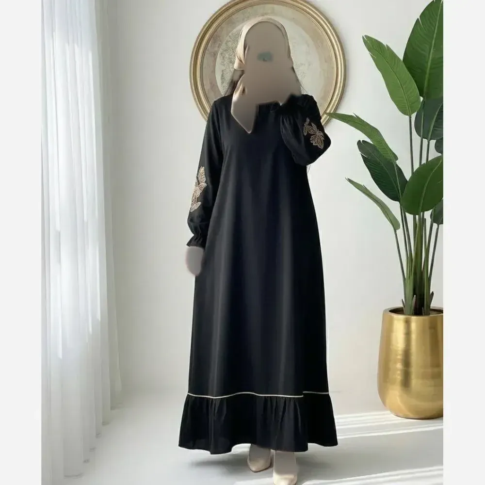 عبا زنانه مدل پروانه گلدوزی شده جنس الیزه رنگ مشکی