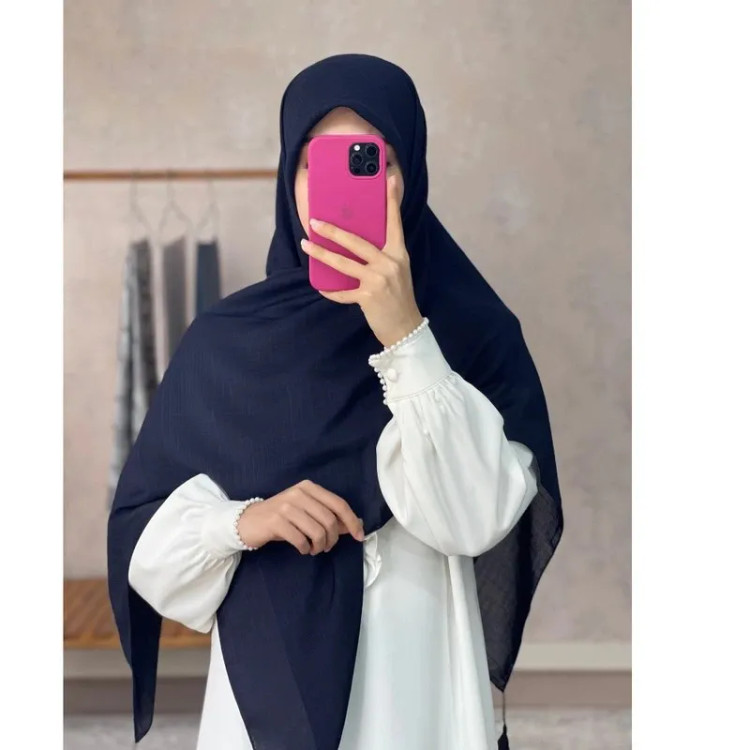 روسری سوپر نخ ساده قواره بزرگ منگوله دار مشکی و سورمه ای